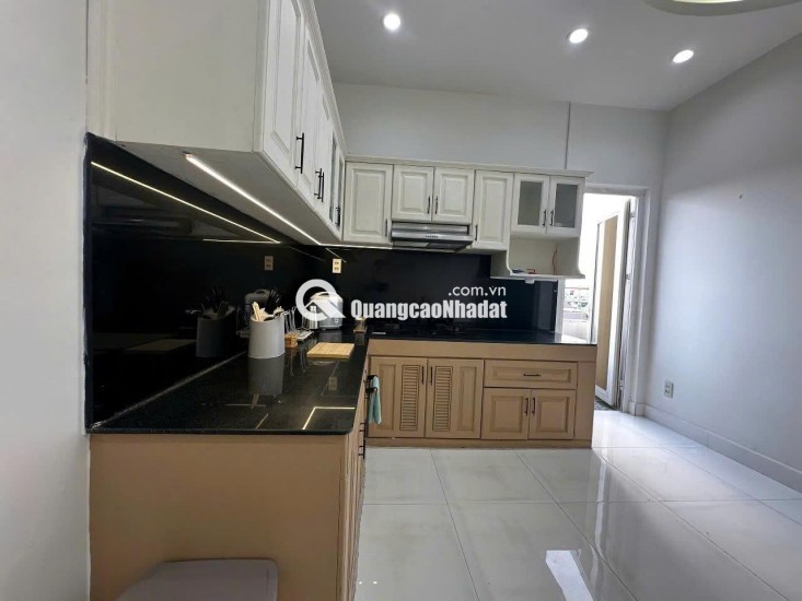 Cần bán gấp căn hộ full nội thất cao cấp ở trung tâm Quận 2, TPHCM